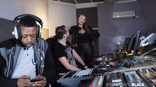 PrivateBlack - Stacy Cruz élvezi a óriási farkat