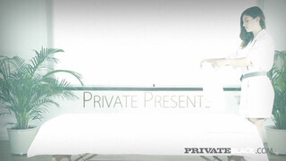 PrivateBlack - Julia Rocka a bájos masszőr csajszi