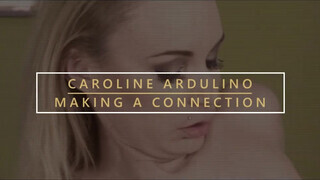 Caroline Ardulino fiatalabb pasassal kefél