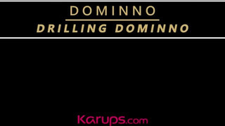 Karups - Dominno a gigantikus tőgyes milf