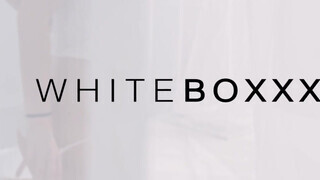 WHITEBOXXX - Fiatal lányok édeshármasban