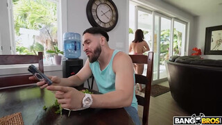 BANGBROS - Crystal Chase a méretes cickós kolumbiai gádzsi