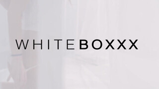 WHITEBOXXX - Jenny Doll a vékony barinő