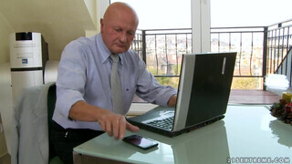 Gyuribácsi kedveli a fiatal pinát