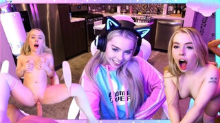 Haley Spades a izgató gamer csajszi