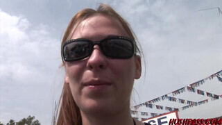 Kaylee teljesen a seggével és a dugással van elfoglalva