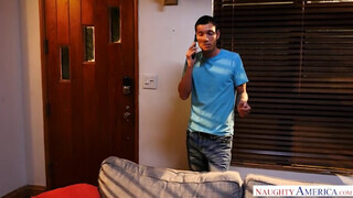 Egyedül otthon: a dús didkós csoki spriccel és lenyeli a spermát