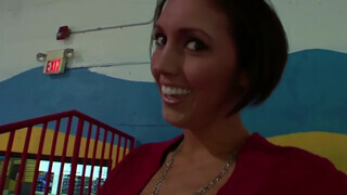 Dylan Ryder, fekete MILF gigászi mellekkel szereti a erőszakos faszt