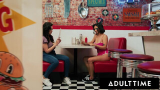 Forró, nyilvános futanari kaland Lauren Phillips, Chloe Surreal és Hailey Rose főszereplésével