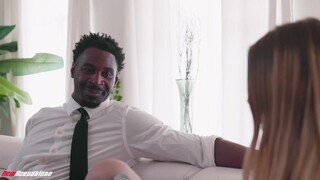 18 éves bébiszitter nem tudott ellenállni, hogy leszszopja a néger farkamat - Molly Little