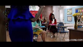 Angela White és Georgia Jones megbüntetik a örömlány tini diákokat