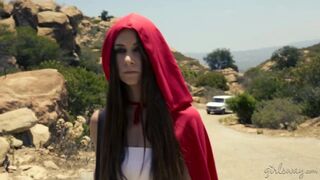 A kicsike vörös újra másképp: forró lezbi édeshármas