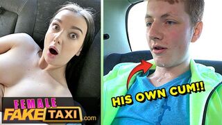 Lady Gang megőrül a termetes faszú tini pov szopásán a taxisban