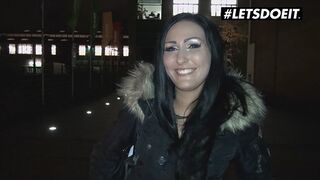 Mira grey német fekete ribanc kufircolja az idegent pénzért a buszon