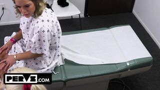 Mimi Monet óriási fenekű fullos a gigászi farkú orvosnál a rendelőben