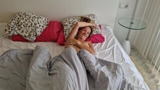 Bombázó krapek megbassza a haver feleségét, miután az lelépett, és pov videót készít neki
