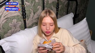 Kendő meg a burgert a picsád cumjával, édes mostohalánytestvérem