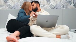 Tökéletes tini csábítja a szűz hapsit legelső randin - beleélvezés a punciba