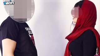 Arab milf hangos dugása nem hagyja aludni a szomszédot, így hívja őt is hancúrozni