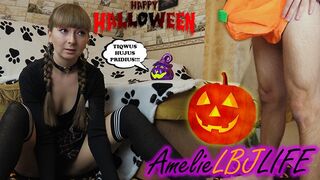 Pici boszorkány megidézi a gigantikus péniszt és keményen megbasszák, hogy beleélvezzen a puncijába - halloween 2020