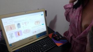 Anatómiaóra és vad faszverés egy csábos milf mostohával természetes cicikkel