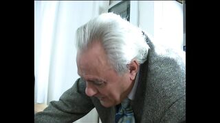 Valódi olasz milf pornósztár cidázik a privát bűnösök 4 részében